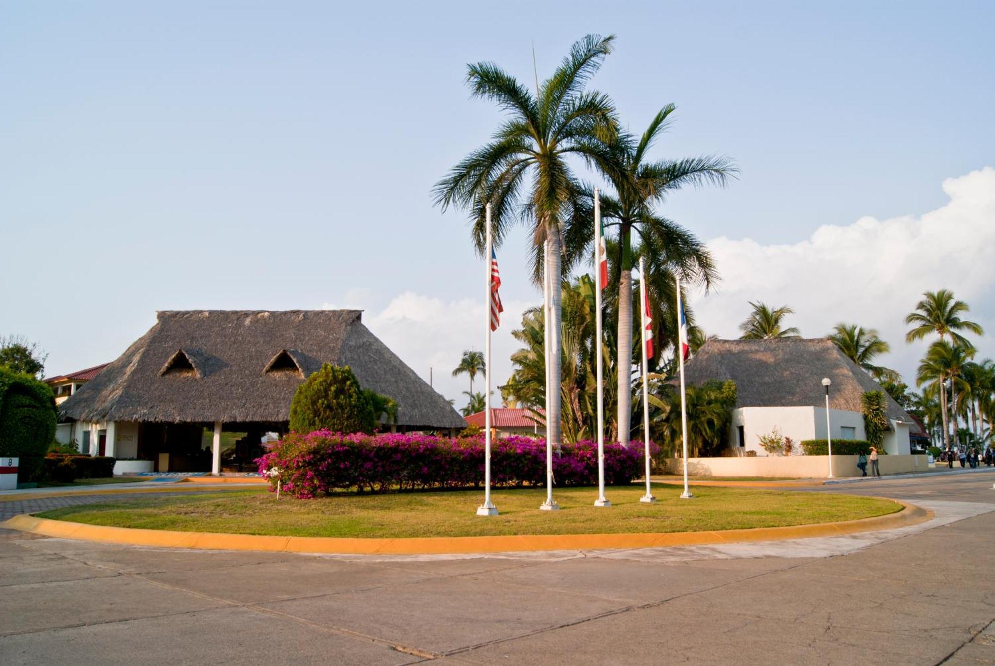 Qualton Club Ixtapa All Inclusive Exterior foto