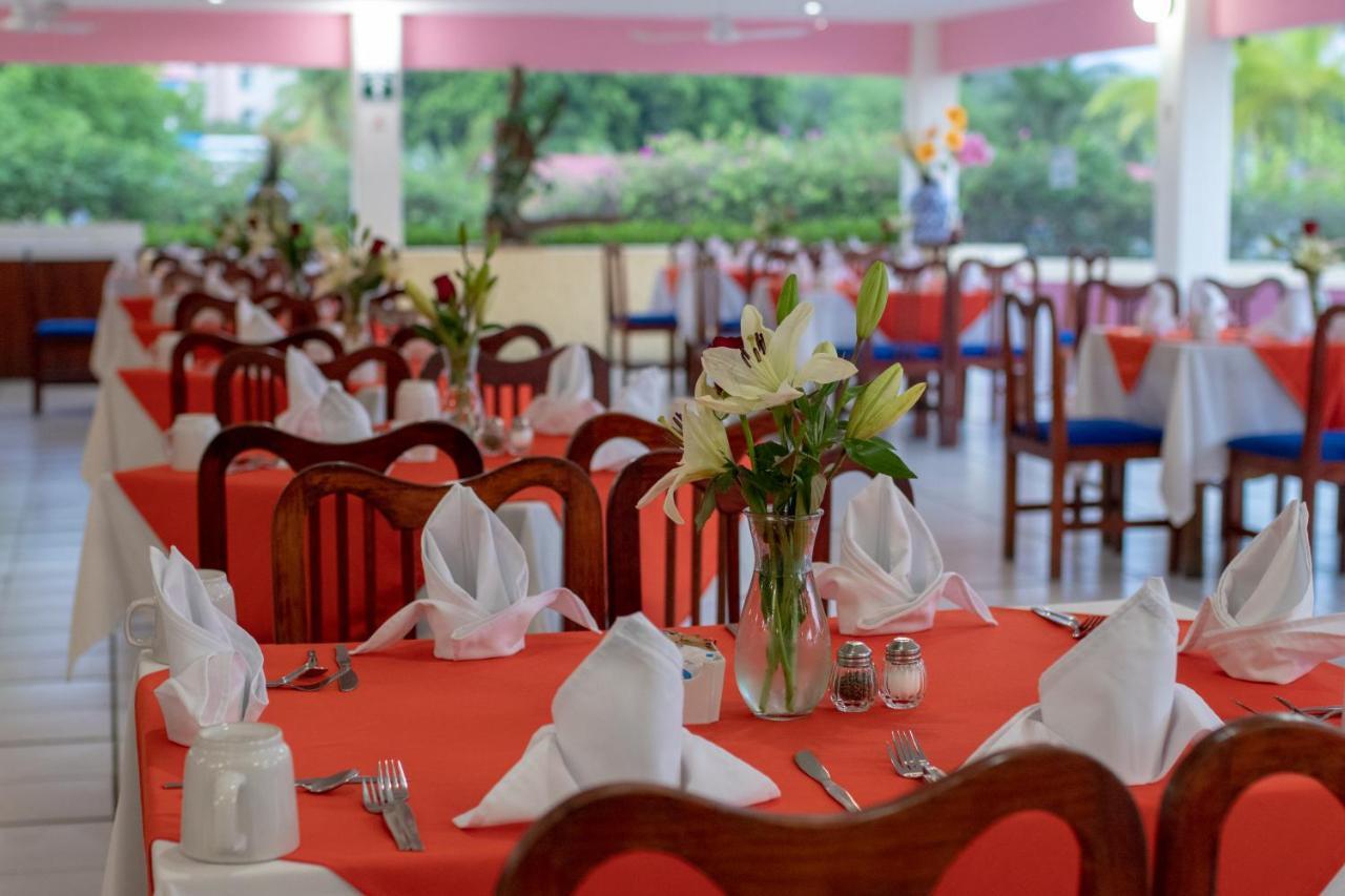 Qualton Club Ixtapa All Inclusive Exterior foto